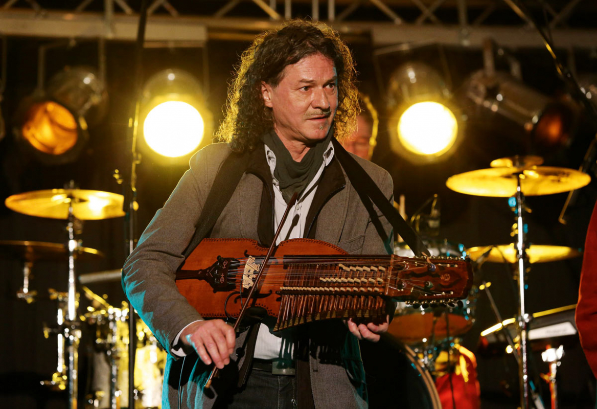 Thomas Roth, Botschafter des traditionellen schwedischen Streichinstruments Nyckelharpa